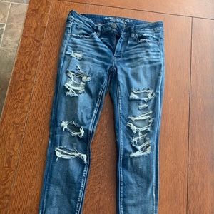 American Eagle Ripped Jeans Size 6
